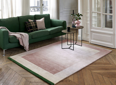 Tapis de salon en laine dégradé rose canapé vert