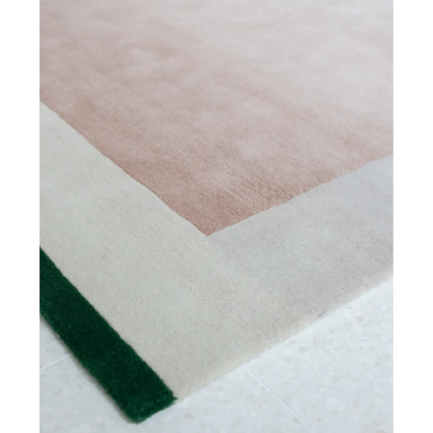 Zoom tapis rose, crème et vert