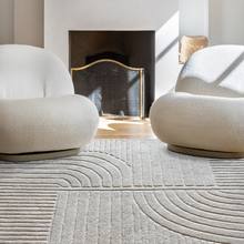 Offrez vous un écrin de douceur avec notre tapis EQUIVOK aux courbes sculpturales et délicates. 
Il est fabriqué à la main à partir de fibres 100% recyclées. ♻️

#tapis #rug #tufting #upcycling #interiordesign #modernhome #moderndesign #decoration #homedecor #homestyle #interiors #instadeco #homedecor #70s  #70svibes 
#deco